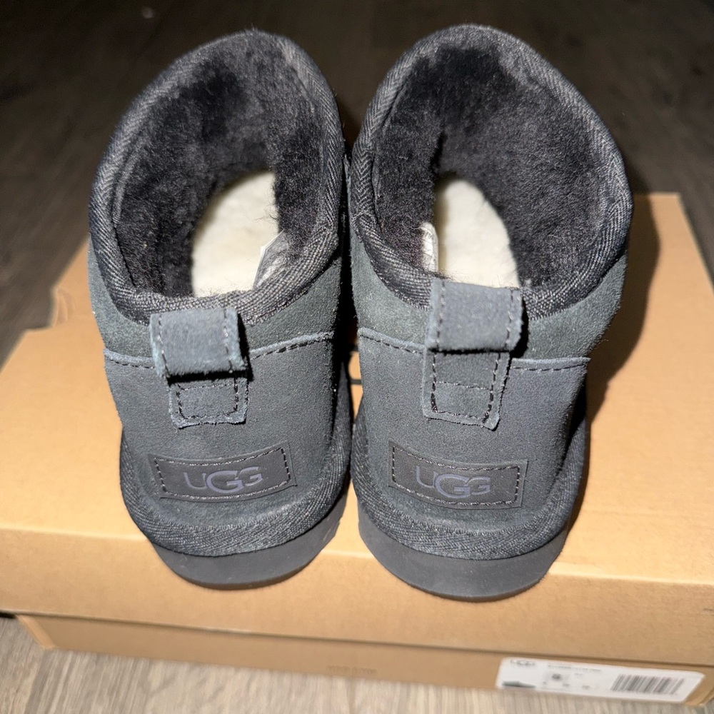 UGG Classic Ultra Mini NWT black size 8 - Picture 8 of 11
